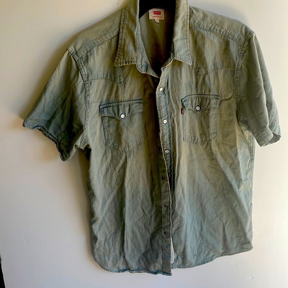 Levi’s wriggle jean shirt